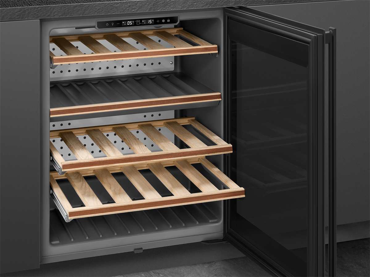 Винный шкаф SMEG CVI638RN3