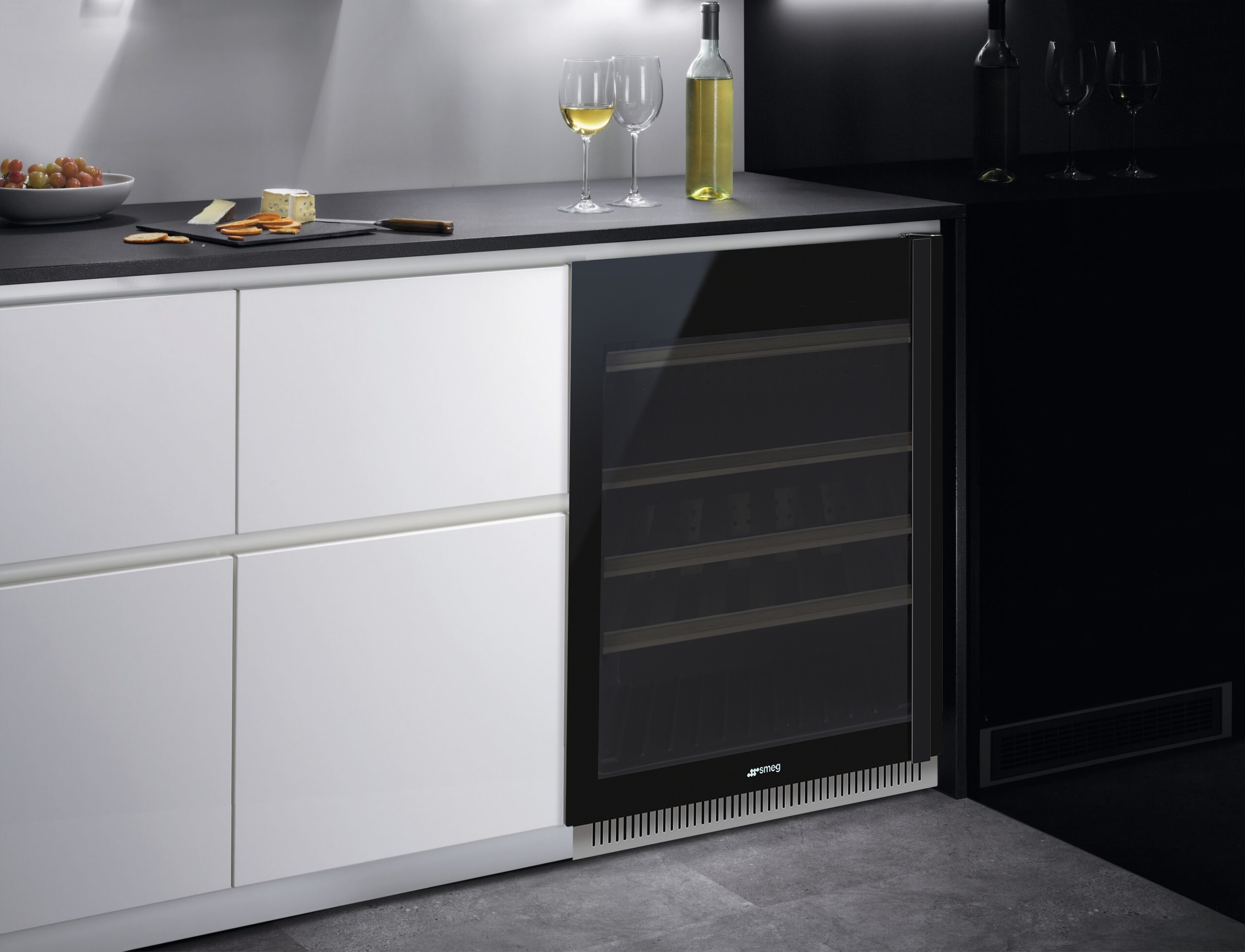Винный шкаф SMEG CVI638LN3
