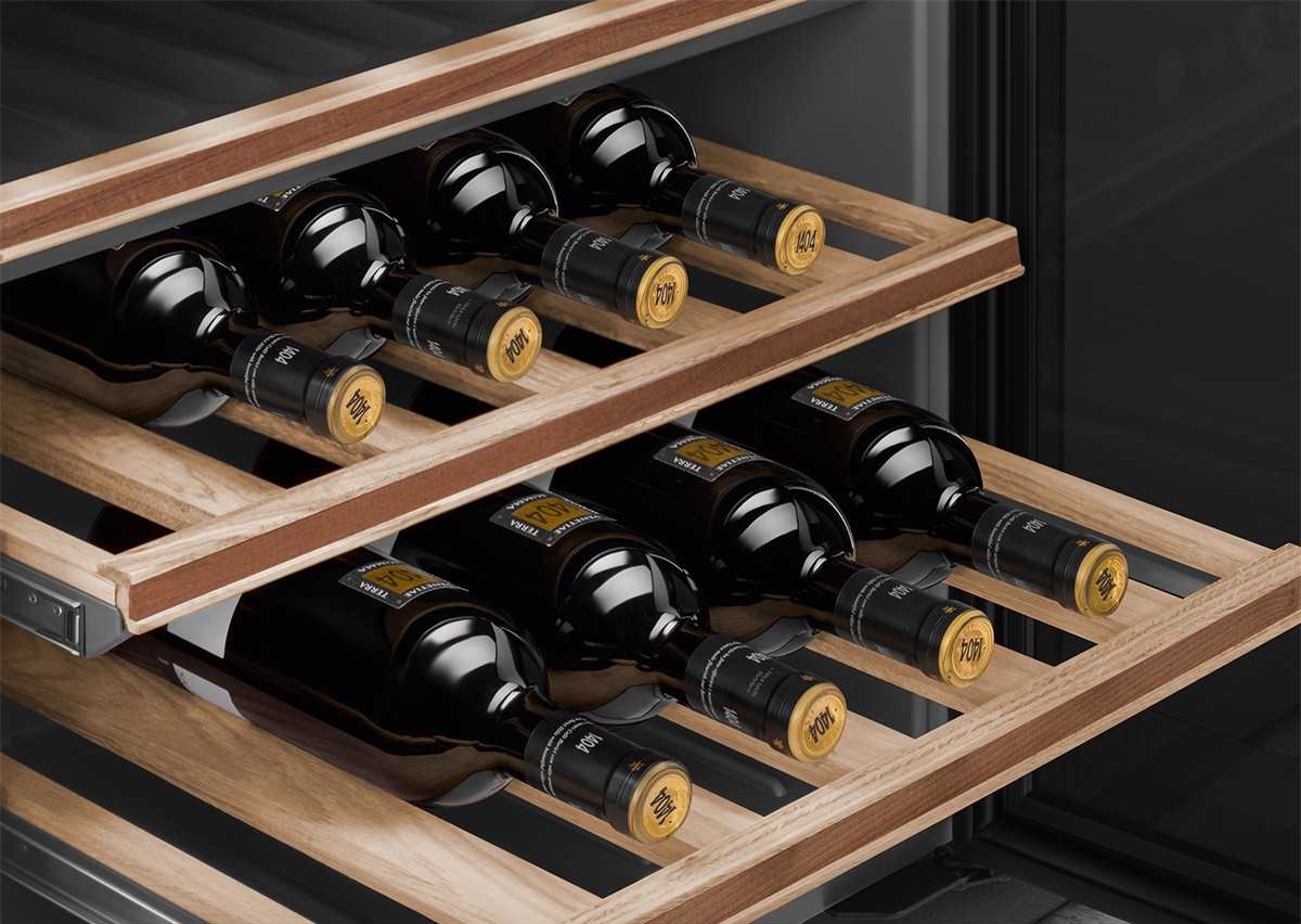 Винный шкаф SMEG CVI638RN3