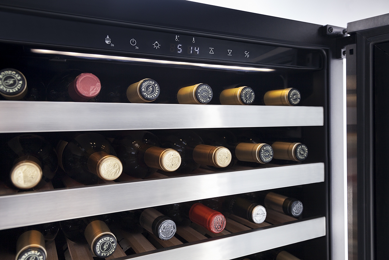 Винный шкаф Cavanova CV180DT