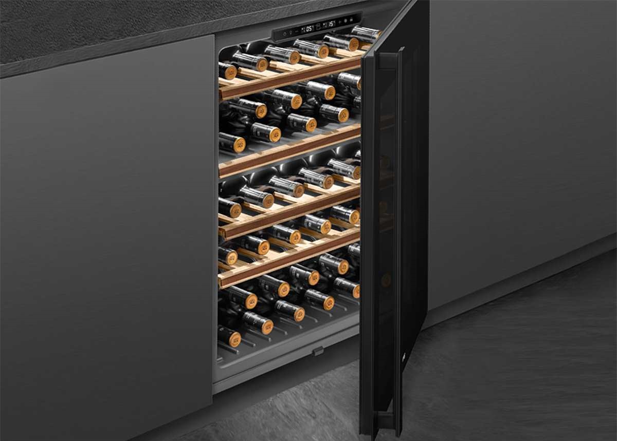 Винный шкаф SMEG CVI638RN3