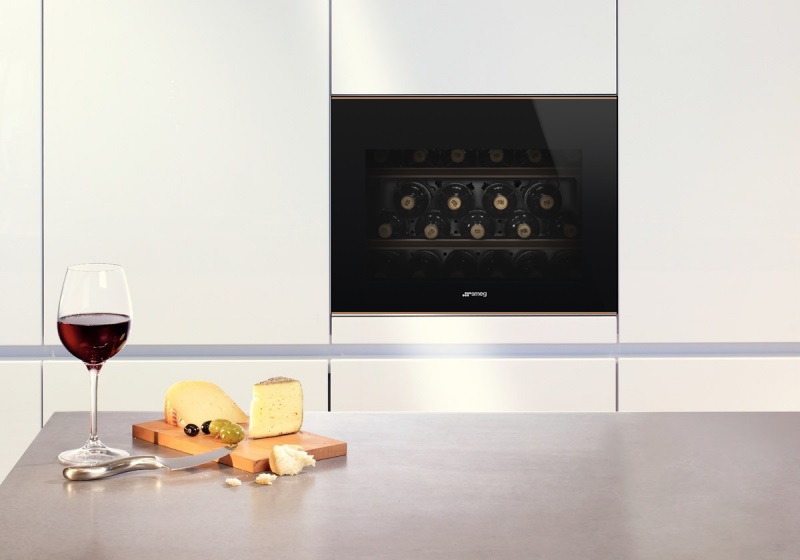 Встраиваемый винный шкаф SMEG CVI621NR3