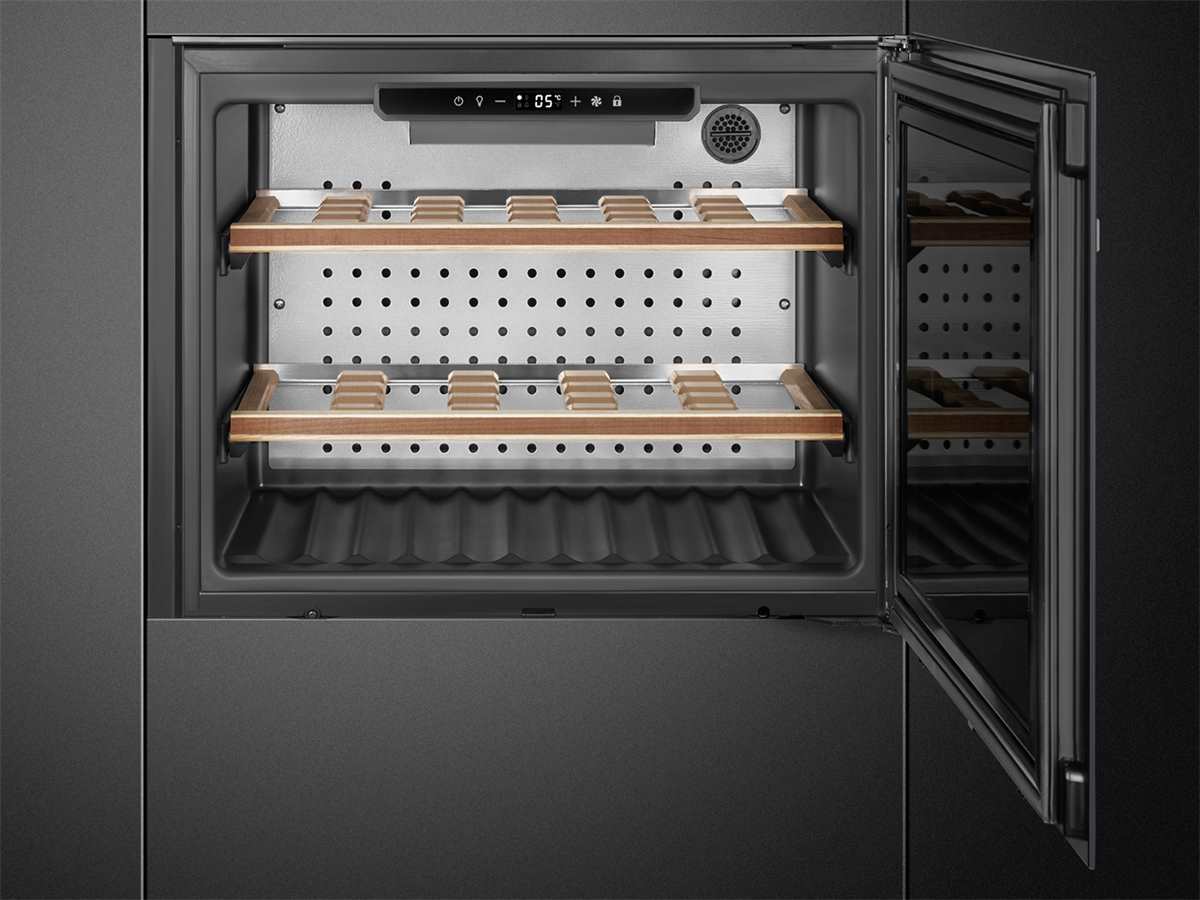 Встраиваемый винный шкаф SMEG CVI121N3