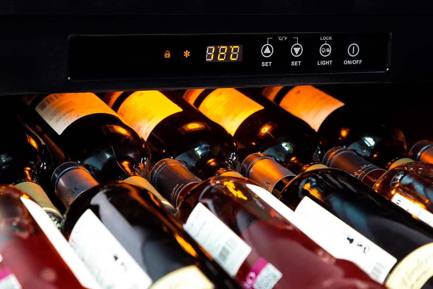 Винный шкаф Cavanova TemperWine TW04-150