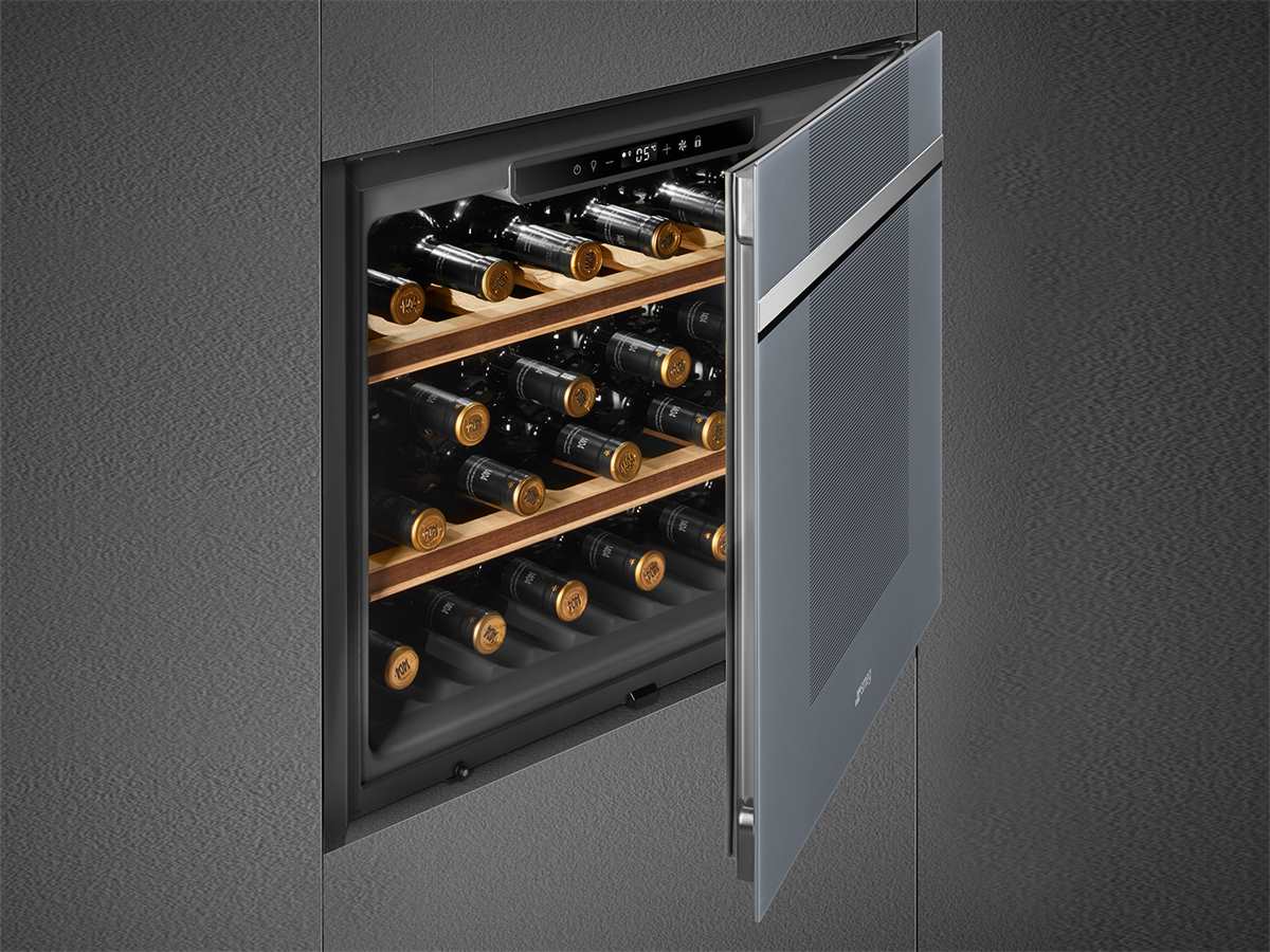 Встраиваемый винный шкаф SMEG CVI121S3