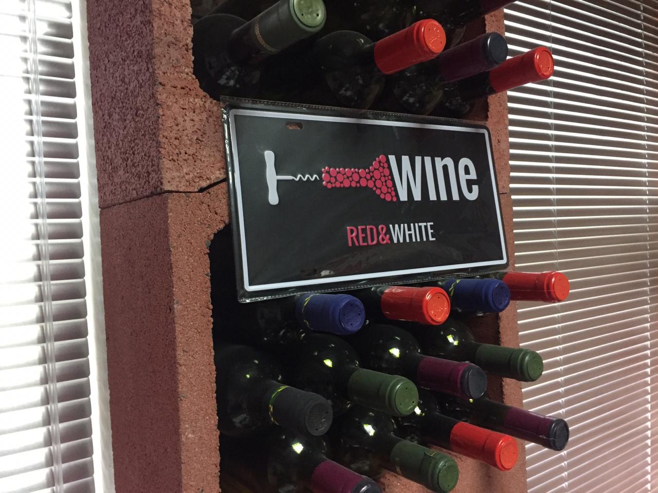 Металлическая табличка Gordian Wine Red & White