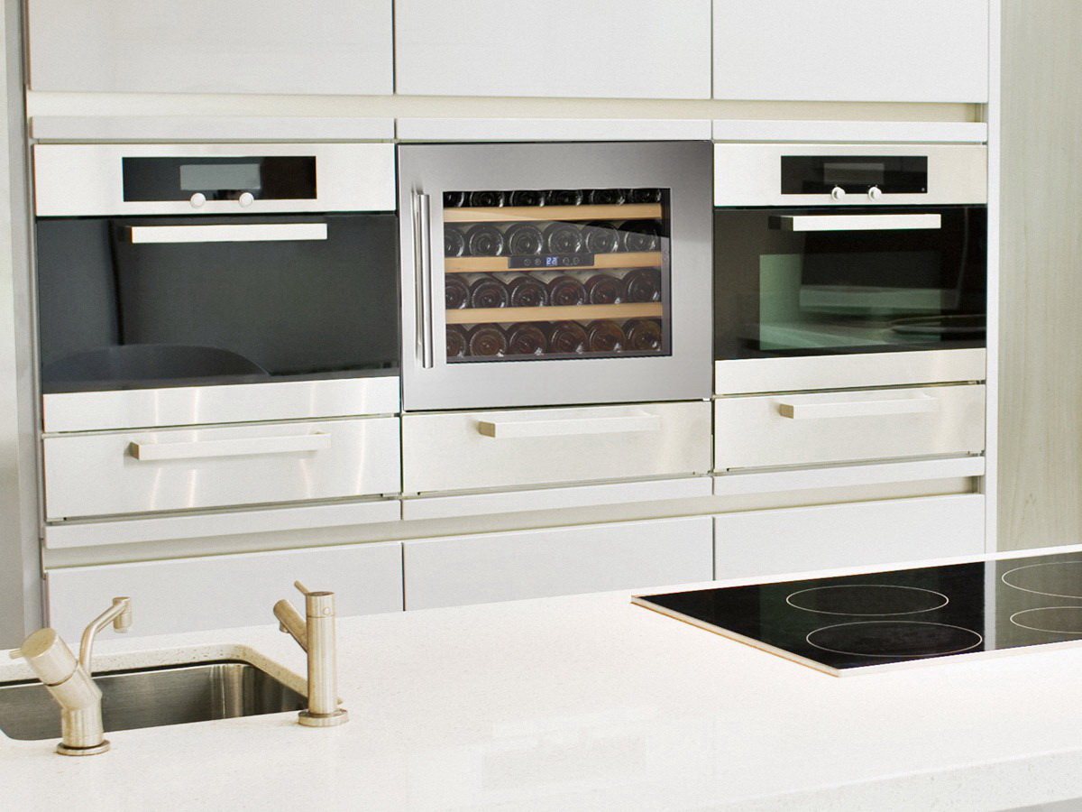 Встраиваемый винный шкаф Climadiff CLI24